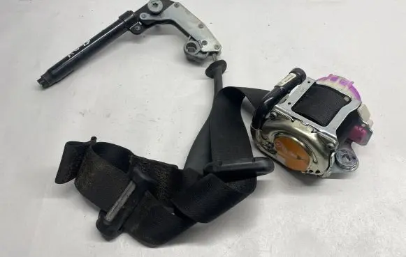 Ford Mustang VI Front seatbelt FR3B63612D64
