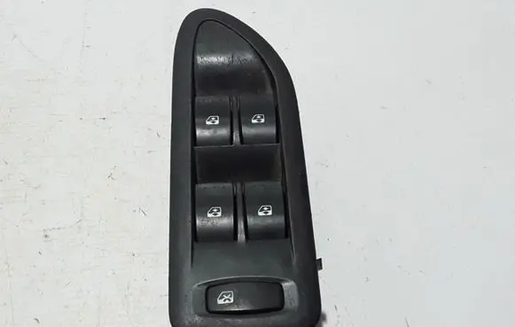 Renault Laguna II Electric window control switch 8200397299