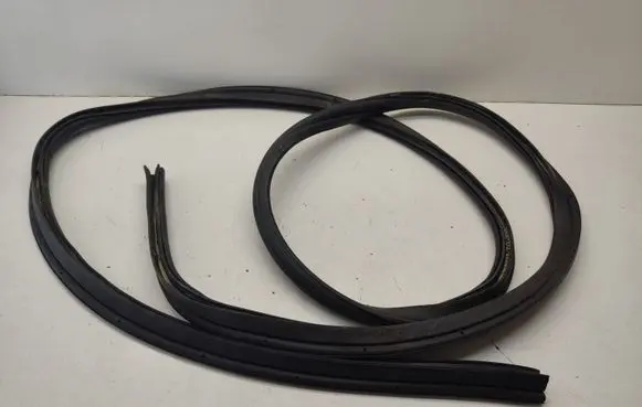 Chrysler Grand Voyager V Trunk rubber seal (body) 