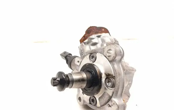 BMW 1 E81 E87 Fuel injection high pressure pump 7797874 0445010506
