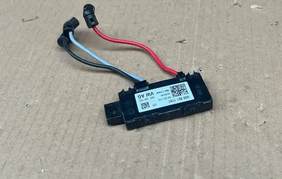 Volkswagen Polo V 6R Rear glass lock/latch E488 5Q0951172C