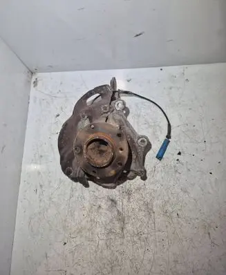 BMW 5 E39 Front wheel hub spindle knuckle