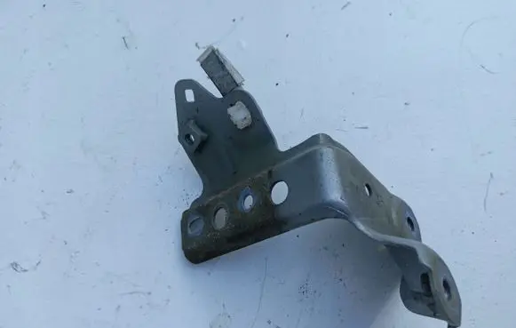 Toyota Yaris Fender mounting bracket