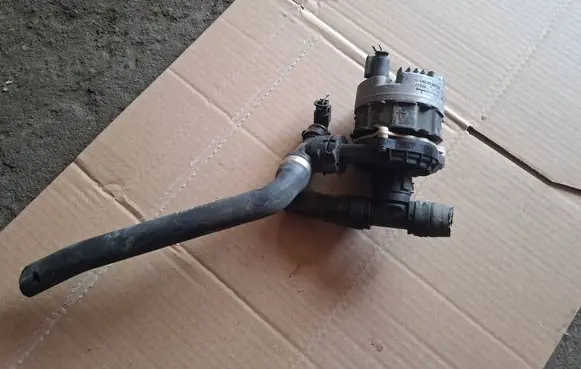 Mercedes-Benz CLA C118 X118 Electric auxiliary coolant/water pump A0005003800