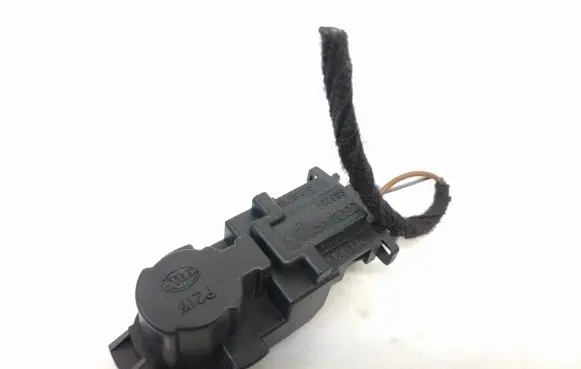 Tail light bulb cover holder