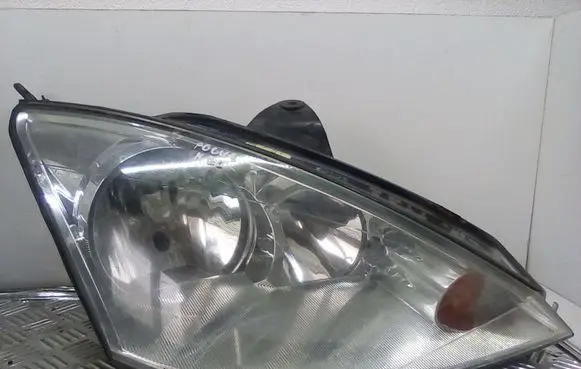 Ford Focus Headlight/headlamp 9798