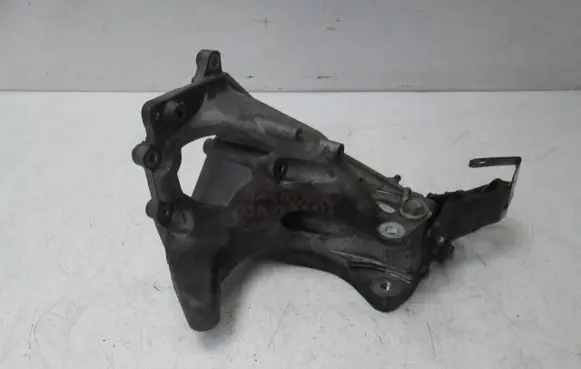 Opel Insignia A Fuel pump bracket 638062