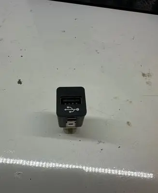 BMW 3 F30 F35 F31 USB socket connector 9237656