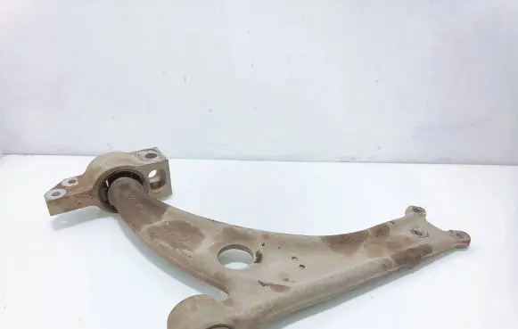 Volkswagen PASSAT B6 Front lower control arm/wishbone 3C0407153B