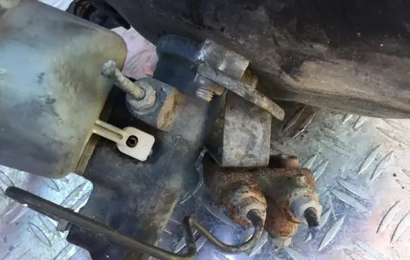 Mitsubishi Carisma Master brake cylinder