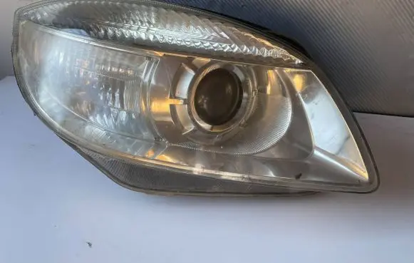 Skoda Fabia Mk2 (5J) Headlight/headlamp