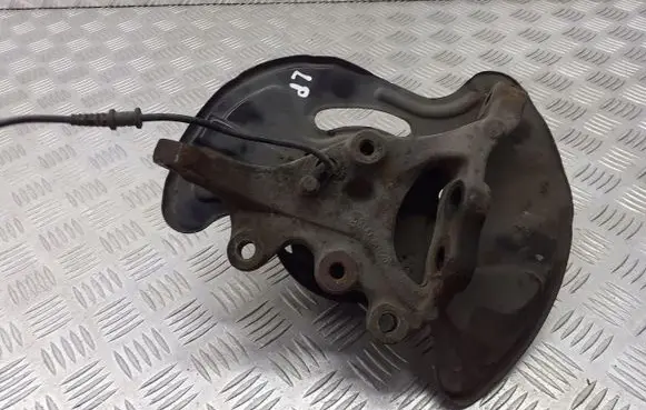 Mercedes-Benz C W203 Front wheel hub spindle knuckle