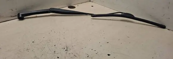 Chevrolet Cruze Front wiper blade arm 96910779 J3002LD