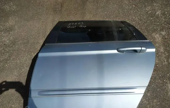 Chrysler Pacifica Rear door melynos