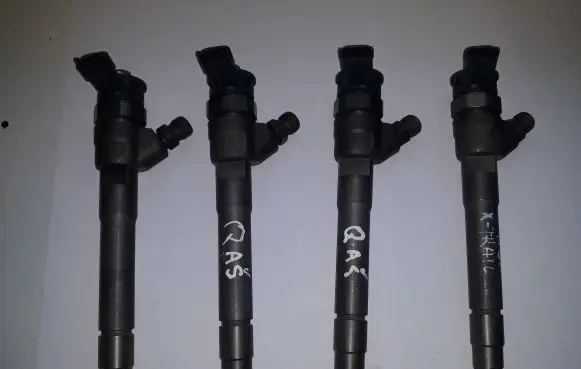 Nissan X-Trail T32 Fuel injector 0445110546