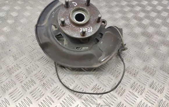 Toyota RAV 4 (XA30) Front wheel hub