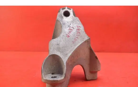 Dacia Spring Gearbox mounting bracket 