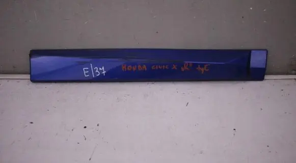 Honda Civic IX Rear door trim (molding) 0h0