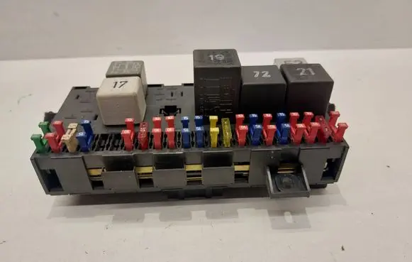 Volkswagen Scirocco Fuse module 171941813D 171941821D