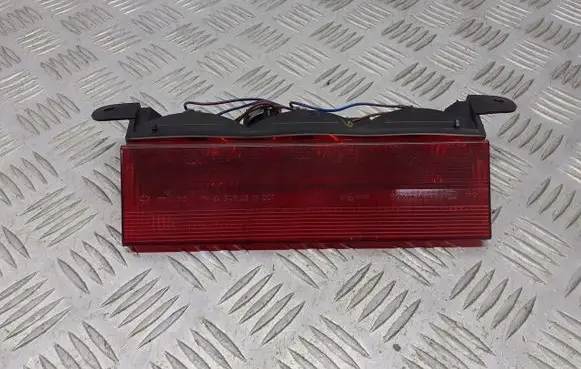 Chrysler PT Cruiser Third/center stoplight 05288748