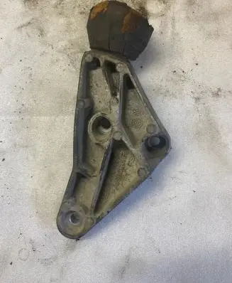 Audi A6 S6 C6 4F Engine mounting bracket 4F0199343K