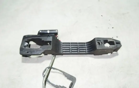 Toyota Avensis T250 Front door exterior handle/bracket 242302