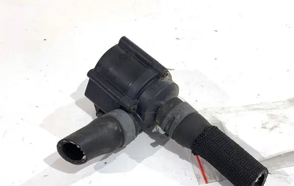 Audi Q8 Oil filter mounting bracket 06H121601P