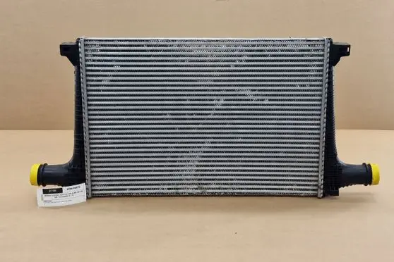 Volkswagen Touareg III Intercooler radiator