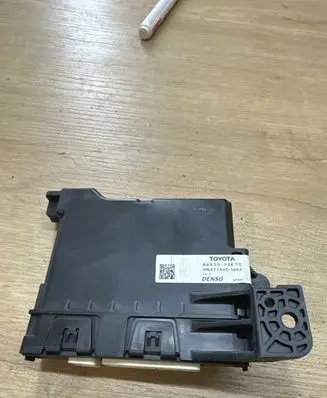 Toyota Auris E180 Other control units/modules 8865002E70