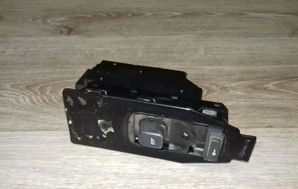 Volvo V70 Electric window control switch 30658117