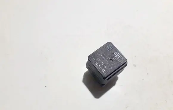 Opel Zafira B Other relay 13171831 4ra007791-05