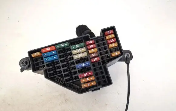 Volkswagen Golf V Fuse box set