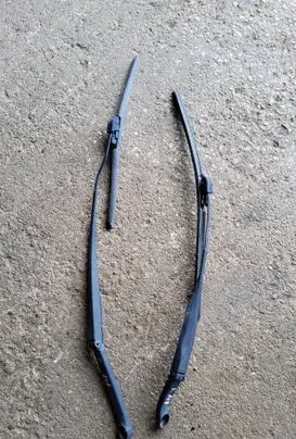 Chrysler 200 Windshield/front glass wiper blade 68145472AB