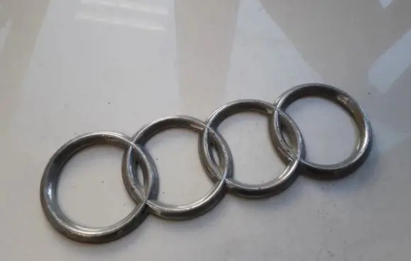 Manufacturer badge logo/emblem