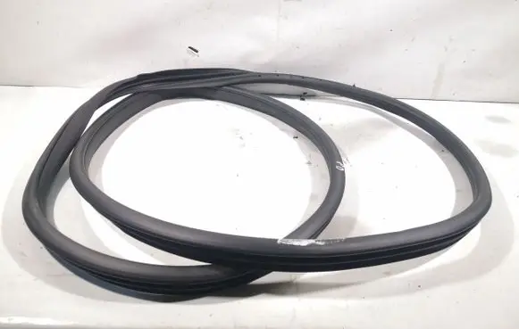Mercedes-Benz E W212 Front door rubber seal A2126970051