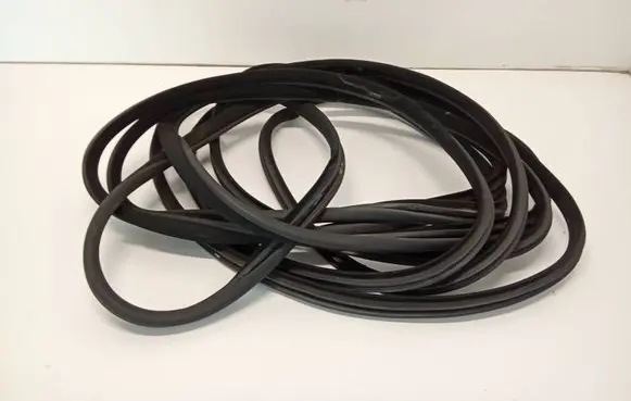 Mercedes-Benz S W222 Front door rubber seal A2226970151