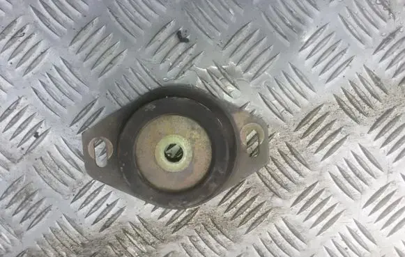 Citroen Xsara Picasso Engine mount bracket