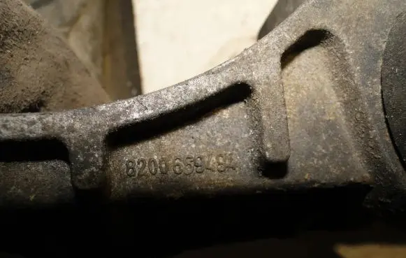 Renault Laguna III Generator/alternator bracket 