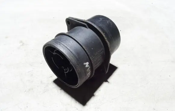 Volkswagen Touran I Mass air flow meter 074906461B 0281002461
