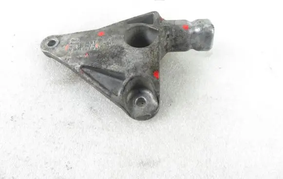 Engine mounting bracket