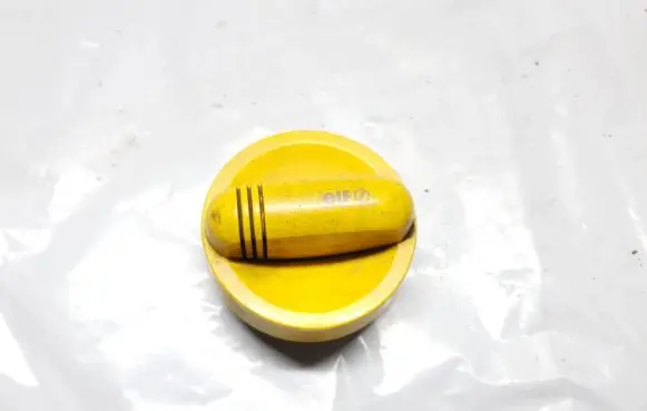 Renault Thalia I Oil filler cap 110771