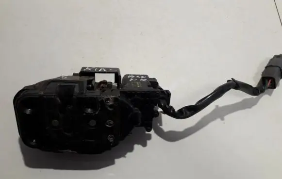 Mazda 626 Front door lock 1528007001 152800-7001
