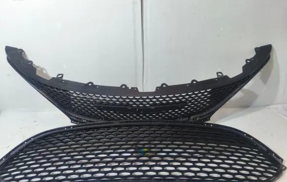 Chrysler Pacifica Front bumper upper radiator grill 68228996AB 68243498AA