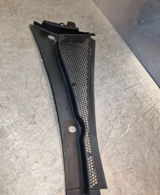 Peugeot 2008 I Windshield trim 9673302777 93343