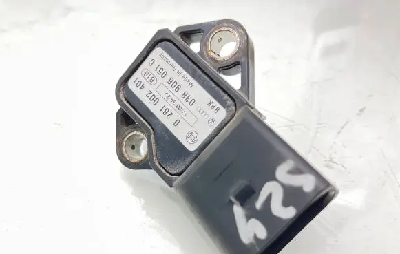 Audi A6 S6 C6 4F Air pressure sensor 038906051C 17083AZ9 0281002401