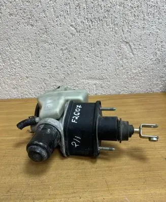 Mercedes-Benz E W211 Master brake cylinder A0004300312 0204024105