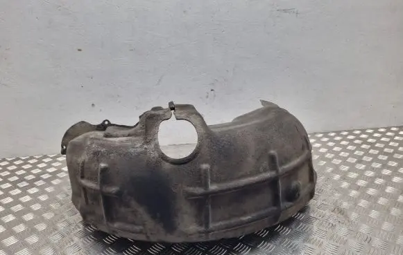 Rear arch fender liner splash guards