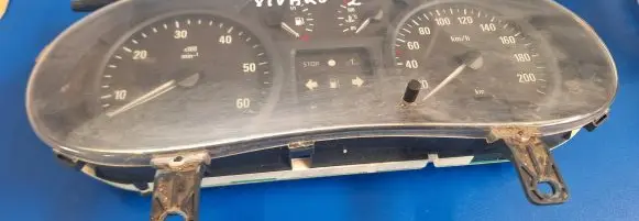 Opel Vivaro Speedometer (instrument cluster) P8200252450-A 216501761