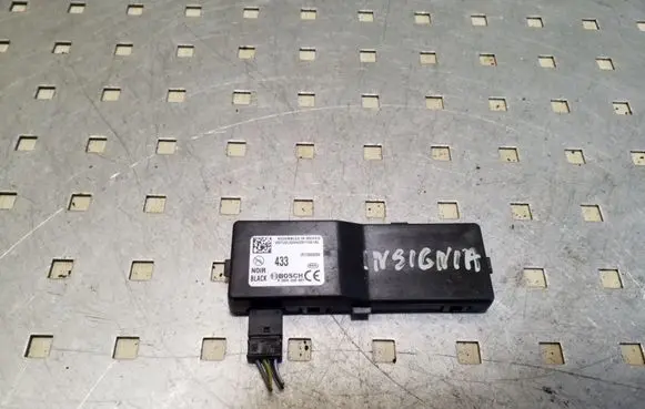 Opel Insignia A Door central lock control unit/module 13503204