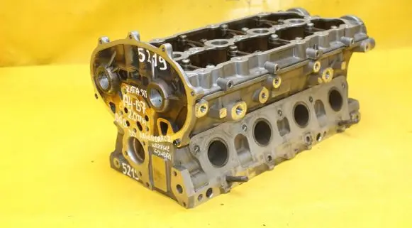Volkswagen PASSAT B6 Engine head 06F103373